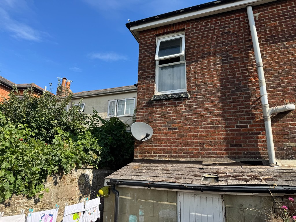 Lot: 116 - THREE-BEDROOM MID-TERRACE HOUSE FOR INVESTMENT - Rear elevation view with brick exterior